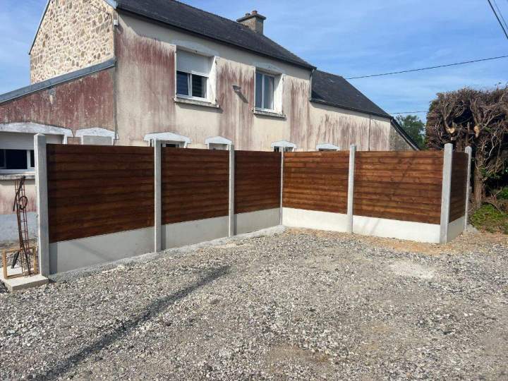 Nous installons les menuiseries extérieures.